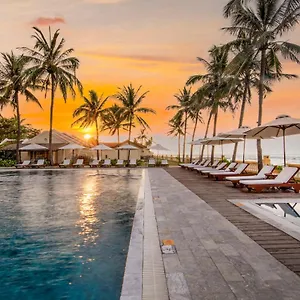 Victoria & Resort
