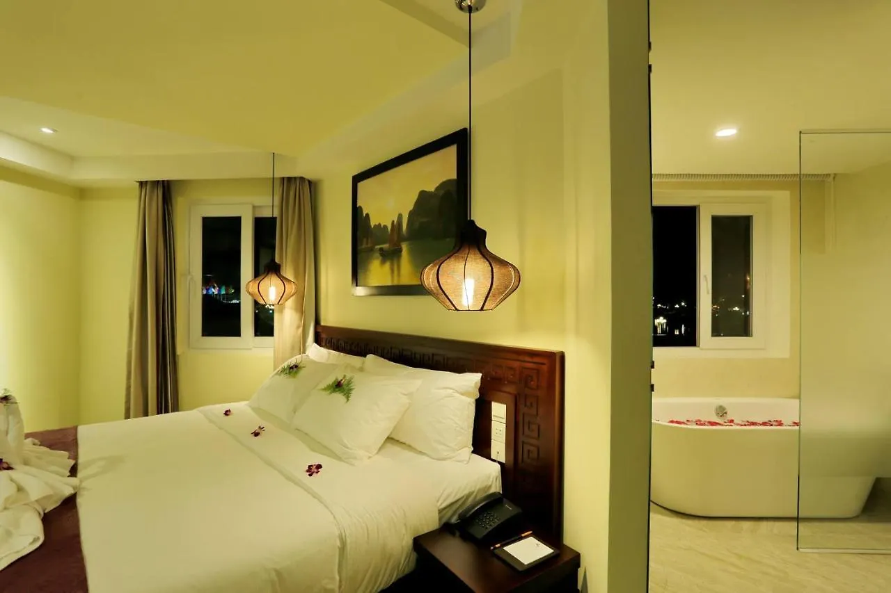 **** Hotel River Suites Hoi An Vietnam